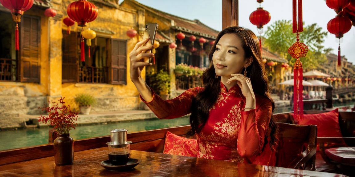 Không khí chơi baccarat và cà phê buổi sáng đặc trưng miền Trung Việt Nam tại Hội An